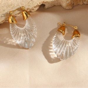 🌺CLEAR OUT ITEM🌺 ⭐️NWOT Acrylic hoops 18k gold + clear acrylic resin chunky